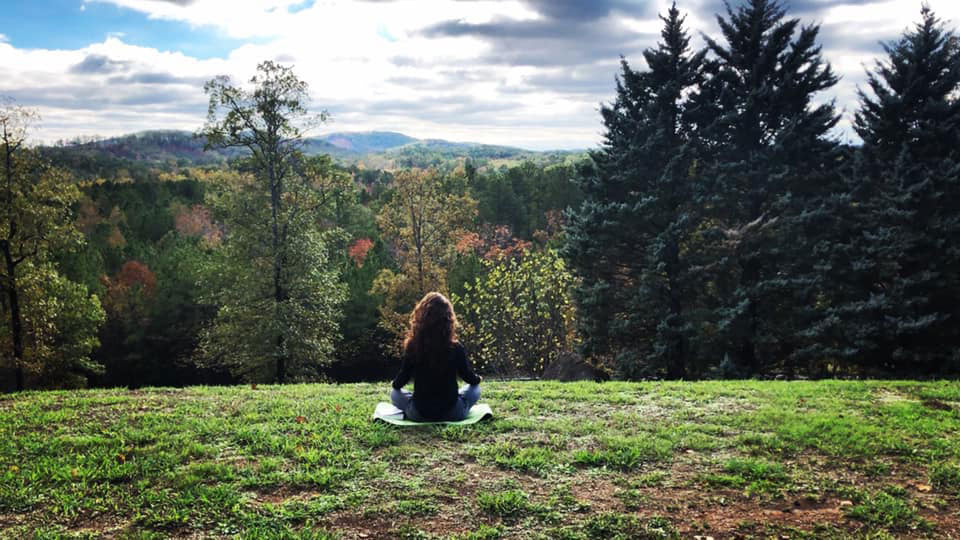 Kristy Agan Yoga im Freien