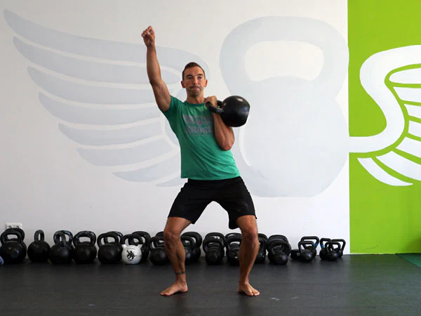 Sebastian Muller Push Press Bump mit 40kg Kettlebell