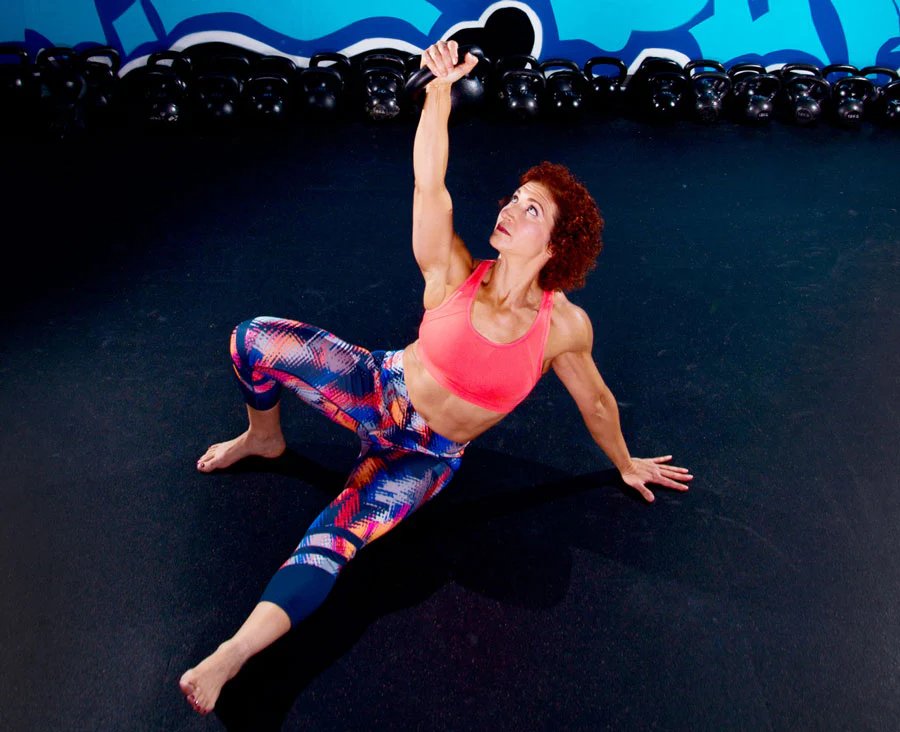 Shari Wagner Kettlebell Get-up in Zeitlupe