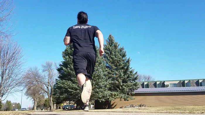 William Sturgeon beim Laufen und Kettlebell-Training