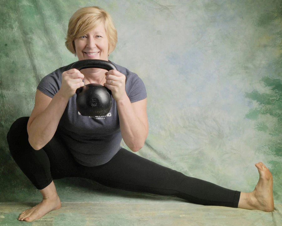 Lori Crock Kettlebell Kossak-Kniebeuge