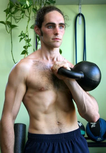 RKC Teamleiter Nick Lynch Training mit Kettlebells
