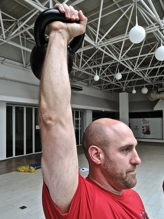 Meister RKC Josh Henkin Überkopfdrücken