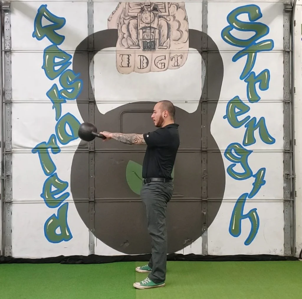 4 Standards, um den Kettlebell-Swing zu meistern