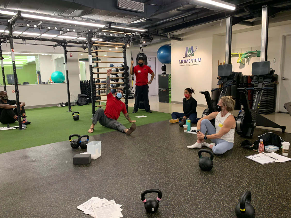 RKC-Teamleiter Joe Boffi lehrt die Feinheiten des Get-Up