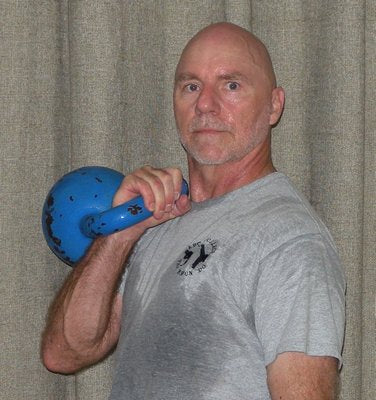 Jay Armstrong mit Kettlebell