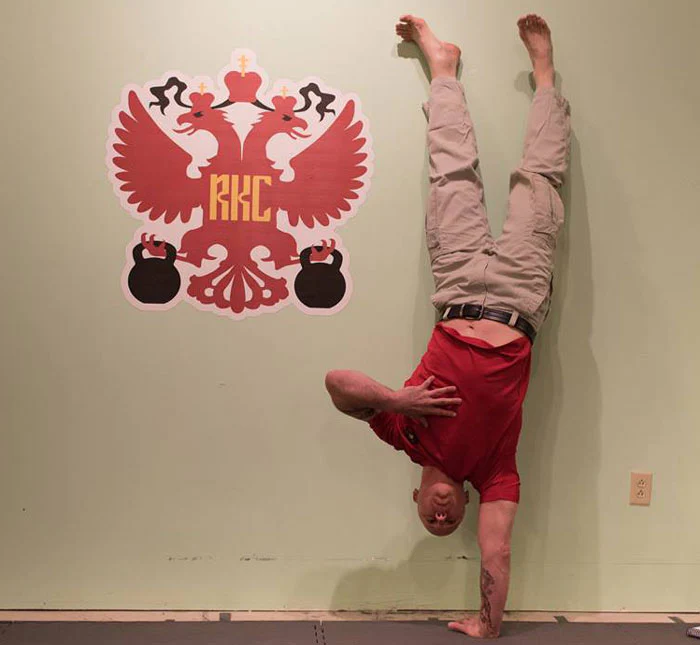 Phil Ross Master RKC Einhand-Handstand