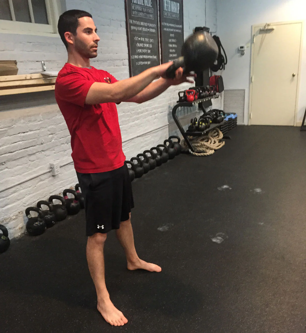 Wie man Fett mit Kettlebell Swings verbrennt von Ryan Jankowitz