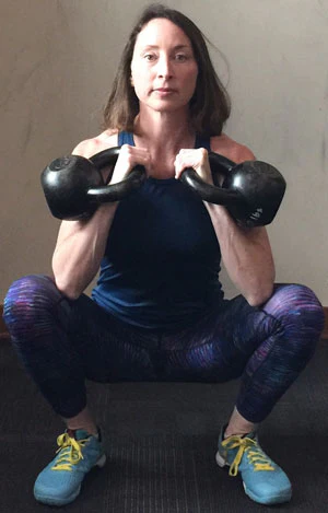 Kathleen Walters doppelte Kettlebell Frontkniebeuge
