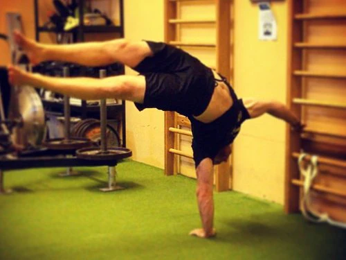 Max Shank Twisted Flagstand