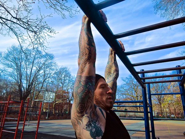 Danny Kavadlo bar hang stretch